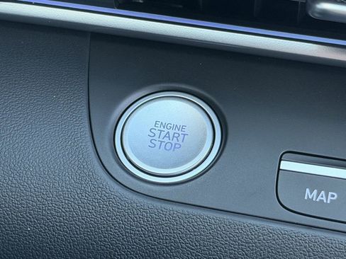 New 2025 Hyundai Elantra SEL image 19