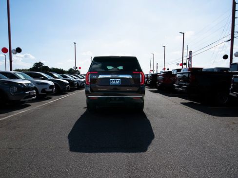 Used 2023 GMC Yukon XL SLT image 31