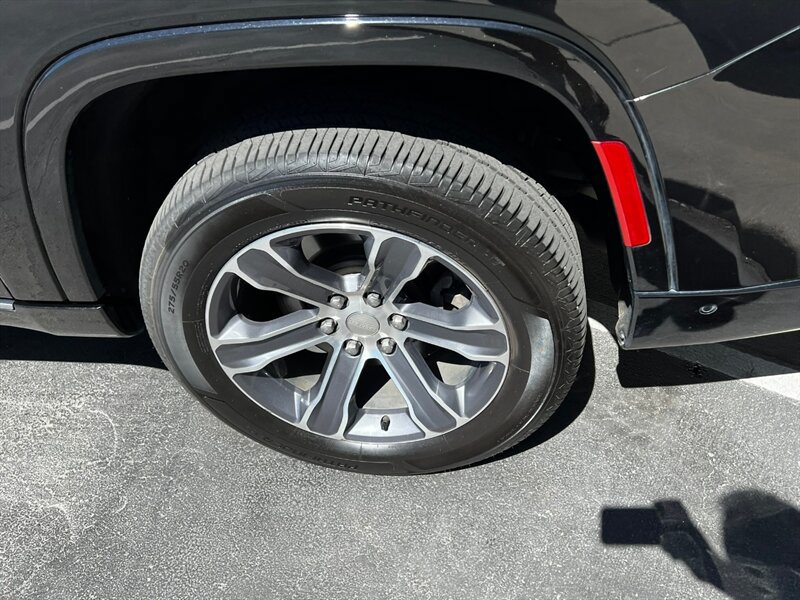 Used 2024 Jeep Grand Wagoneer L 4WD image 13