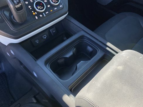 Used 2023 Land Rover Defender 130 X-Dynamic SE image 40