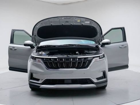 Used 2022 Kia Carnival EX FWD image 16