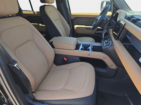 New 2025 Land Rover Defender 110 V8 image 10