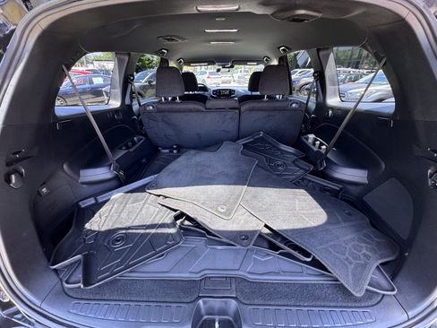 Used 2022 Honda Pilot Sport image 11