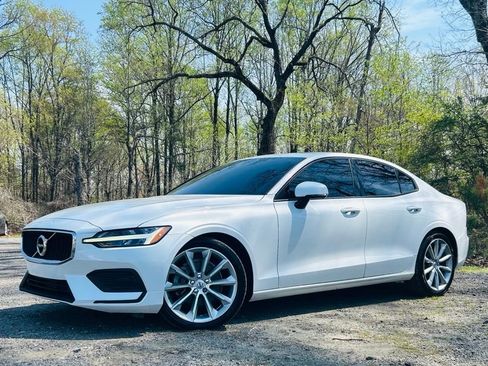 Used 2020 Volvo S60 T5 Momentum FWD image 2