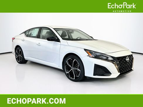 Used 2024 Nissan Altima 2.5 SR FWD image 1