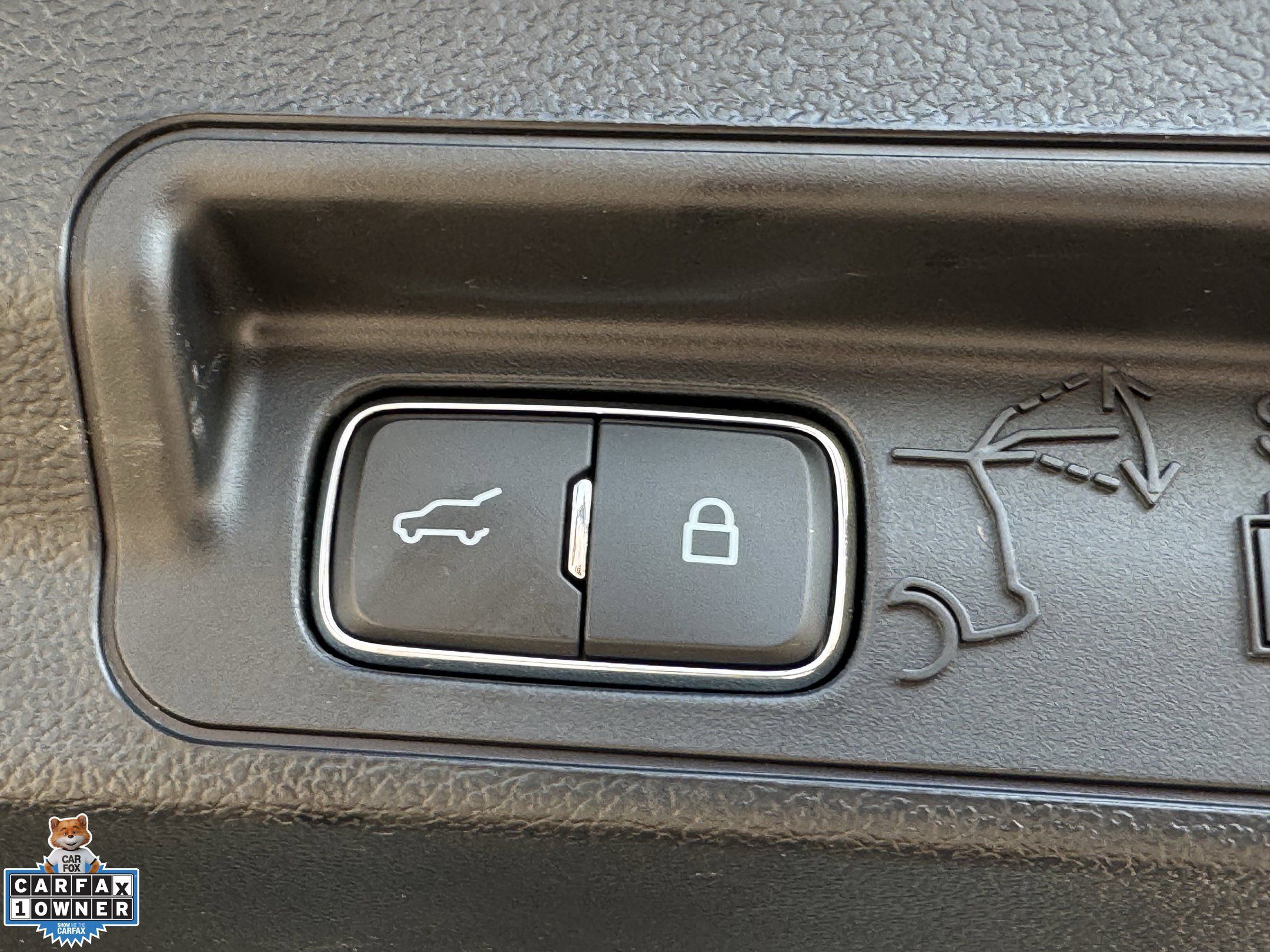 Used 2023 Ford Explorer XLT AWD/4WD image 34