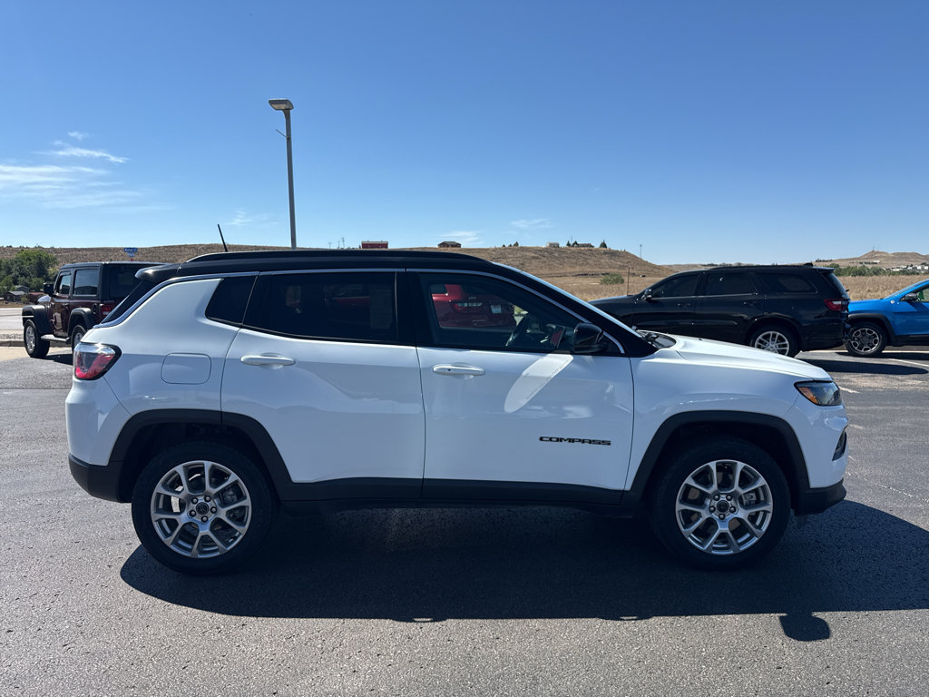Certified 2025 Jeep Compass Limited AWD/4WD image 4