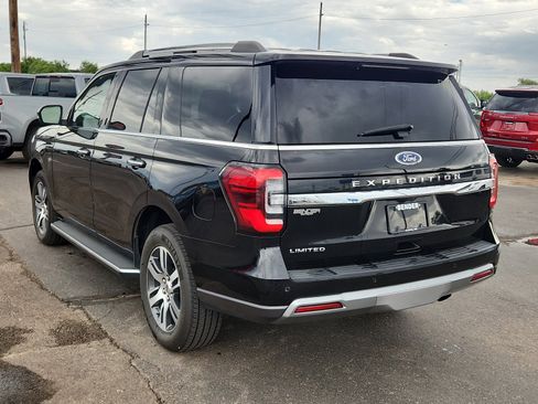 Used 2023 Ford Expedition Limited image 3