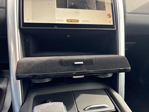 Used 2023 Land Rover Discovery S image 35