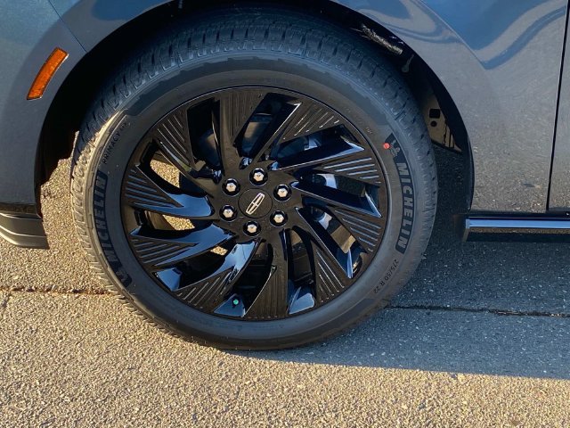 New 2027 Lincoln Navigator Reserve w/ Jet Appearance Package AWD/4WD image 5