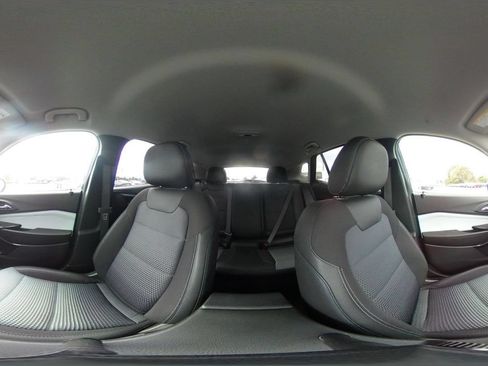 Used 2025 Chevrolet Trax LT FWD image 41