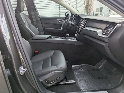 Used 2025 Volvo XC60 B5 Core AWD/4WD image 29