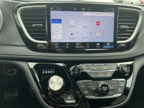 New 2026 Chrysler Pacifica Select image 23