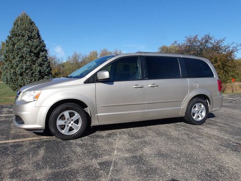 Used 2012 Dodge Grand Caravan SXT image 8