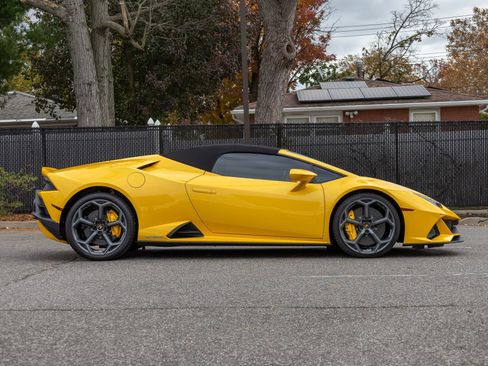 Used 2024 Lamborghini Huracan EVO image 25