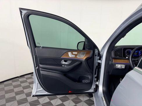 Used 2024 Mercedes-Benz GLS 450 4MATIC image 23