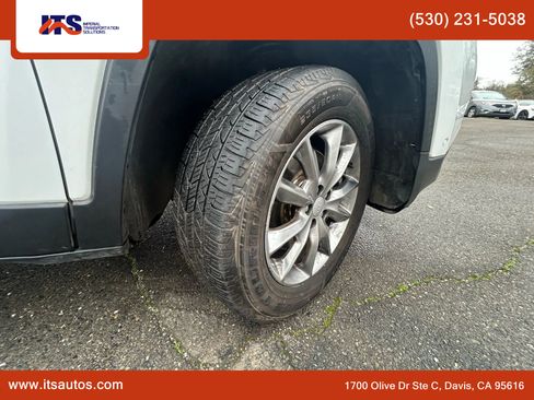 Used 2017 Jeep Cherokee Limited w/ Luxury Group image 34