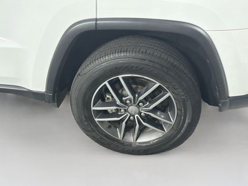 Used 2017 Jeep Grand Cherokee Limited w/ Luxury Group II RWD image 11