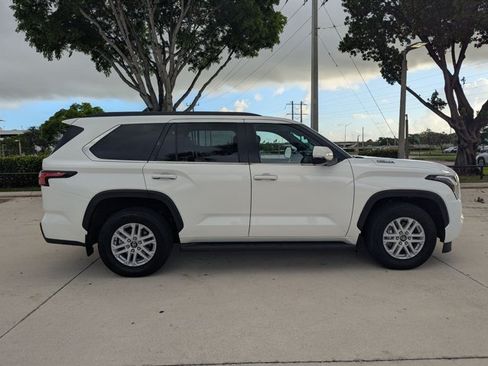 Certified 2025 Toyota Sequoia SR5 AWD/4WD image 4