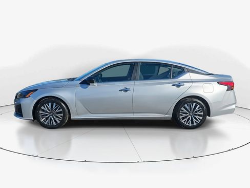 Used 2024 Nissan Altima 2.5 SV image 8