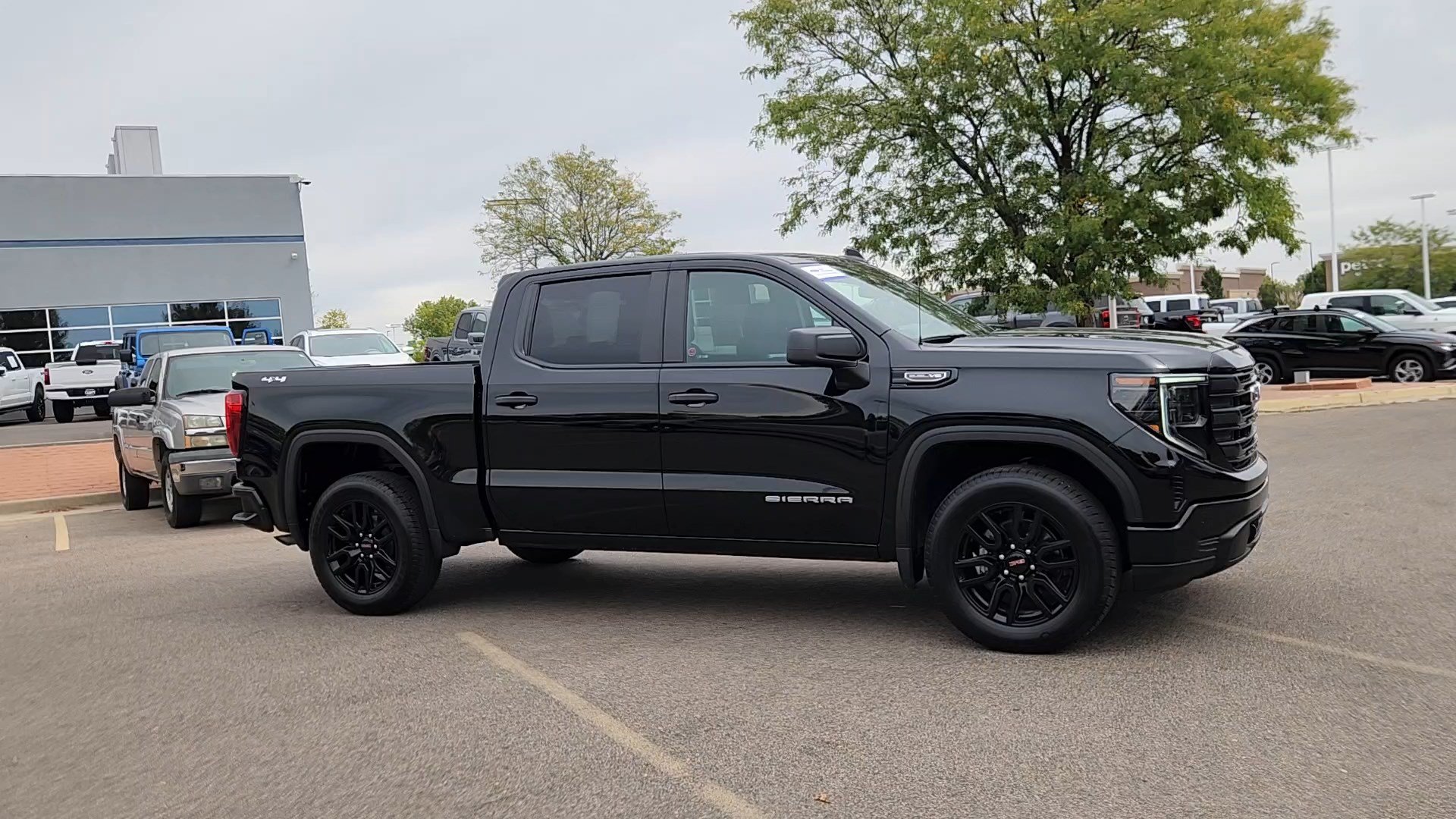 Used 2024 GMC Sierra 1500 Pro w/ Graphite Edition AWD/4WD image 10