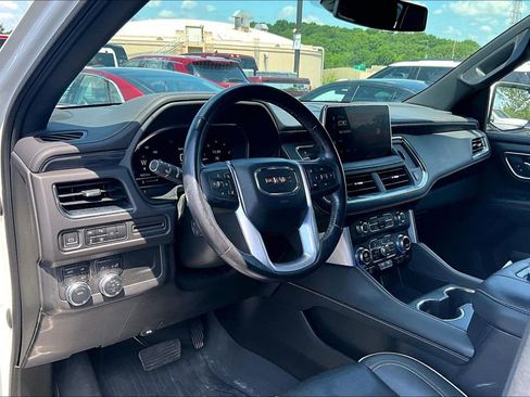 Used 2023 GMC Yukon XL SLT w/ SLT Luxury Package AWD/4WD image 5