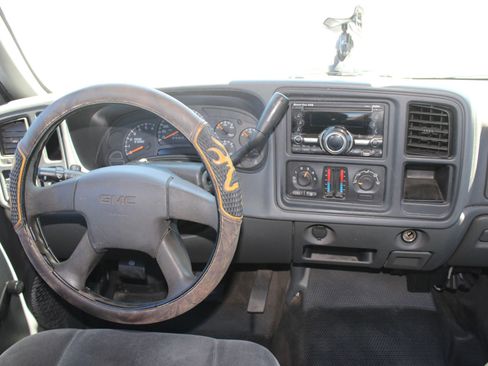 Used 2006 GMC Sierra 1500 W/T w/ Light Duty Power Package image 10