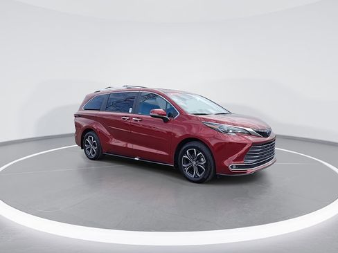 Used 2025 Toyota Sienna Platinum image 2