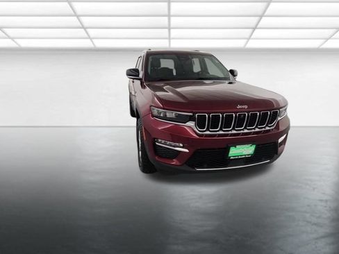 Used 2022 Jeep Grand Cherokee Limited w/ Luxury Tech Group II AWD/4WD image 2