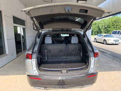 Used 2024 Buick Enclave Essence w/ Experience Buick Package FWD image 9