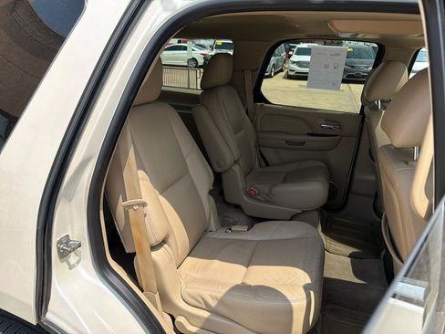 Used 2012 Cadillac Escalade Luxury RWD image 29