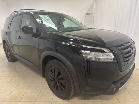 Used 2022 Nissan Pathfinder SL w/ SL Black Package image 8