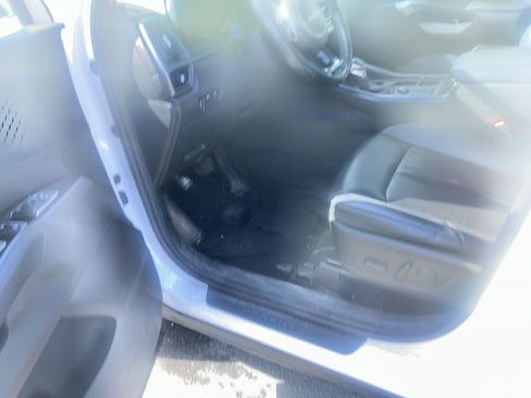 Used 2023 Kia Sorento S w/ Panoramic Sunroof Package FWD image 11