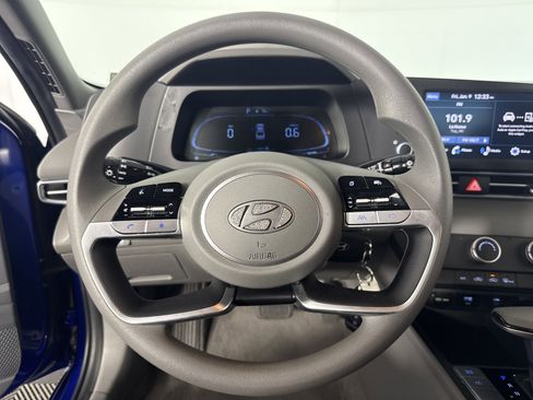 Used 2024 Hyundai Elantra SE image 23