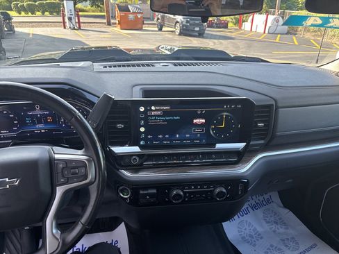 Used 2022 Chevrolet Silverado 1500 LT Trail Boss AWD/4WD image 12