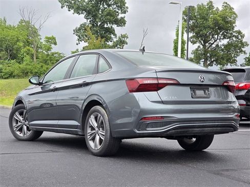 Used 2024 Volkswagen Jetta SE image 19