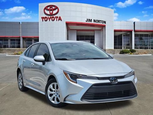 Used 2025 Toyota Corolla LE FWD image 1