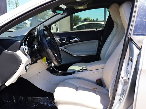 Used 2018 Mercedes-Benz CLA 250 image 38