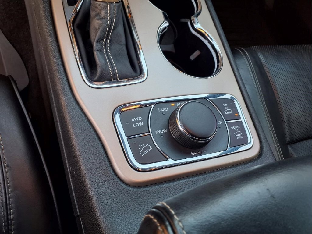 Used 2017 Jeep Grand Cherokee Overland AWD/4WD image 24