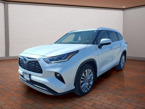 Used 2023 Toyota Highlander Platinum AWD/4WD image 4