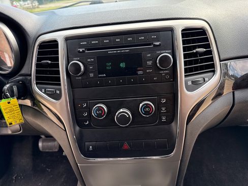 Used 2012 Jeep Grand Cherokee Laredo w/ Laredo E Group AWD/4WD image 16
