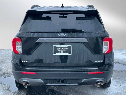Used 2024 Ford Explorer XLT w/ Equipment Group 202A image 4