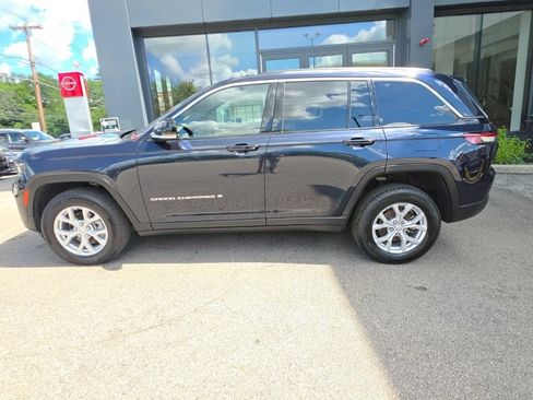 Used 2023 Jeep Grand Cherokee Limited AWD/4WD image 3