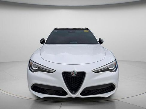 Used 2022 Alfa Romeo Stelvio Veloce AWD/4WD image 3