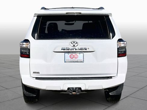 Used 2016 Toyota 4Runner SR5 Premium image 4