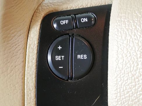 Used 2010 Ford Explorer XLT AWD/4WD image 25