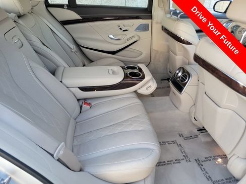 Used 2018 Mercedes-Benz S 560 Sedan image 24