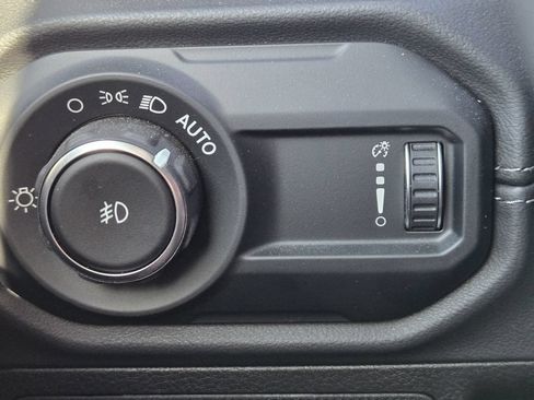 Used 2024 Jeep Wrangler Unlimited Rubicon AWD/4WD image 23