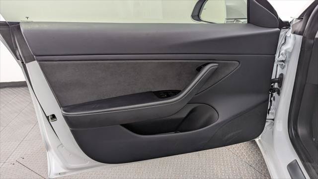 Used 2018 Tesla Model 3 Long Range RWD image 13