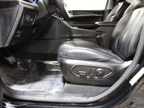 Used 2023 Jeep Grand Cherokee Limited AWD/4WD image 18